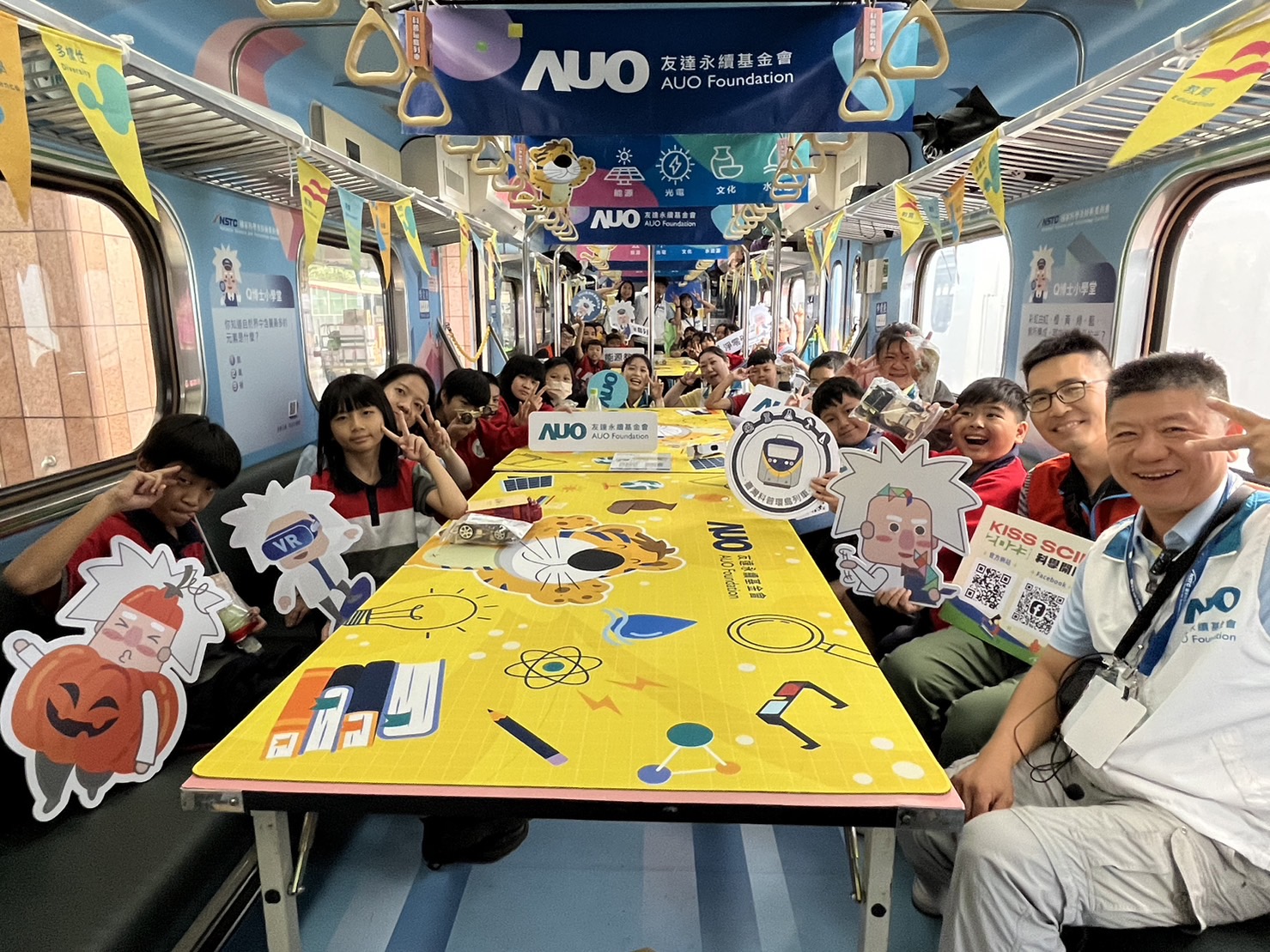 G22恒峰永續基金會參與「臺灣科普環島列車」，設計基礎科學車廂課程，以「淨零碳排和永續能源」為主題，讓學生透過創意實驗認識淨零知識，以及思考生活中的減碳行為